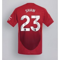 Camisa de time de futebol Manchester United Luke Shaw #23 Replicas 1º Equipamento 2024-25 Manga Curta